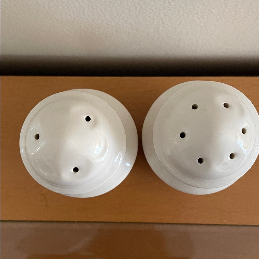 PFALTZGRAFF Cloverhill Bands Salt & Pepper Shaker Set -  3/6 Holes USA - Picture 2 of 2